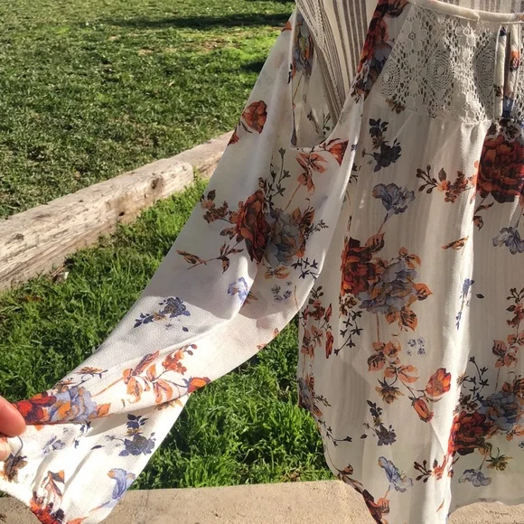 NWT Jolt beautiful top, cold shoulder - Picture 7 of 14